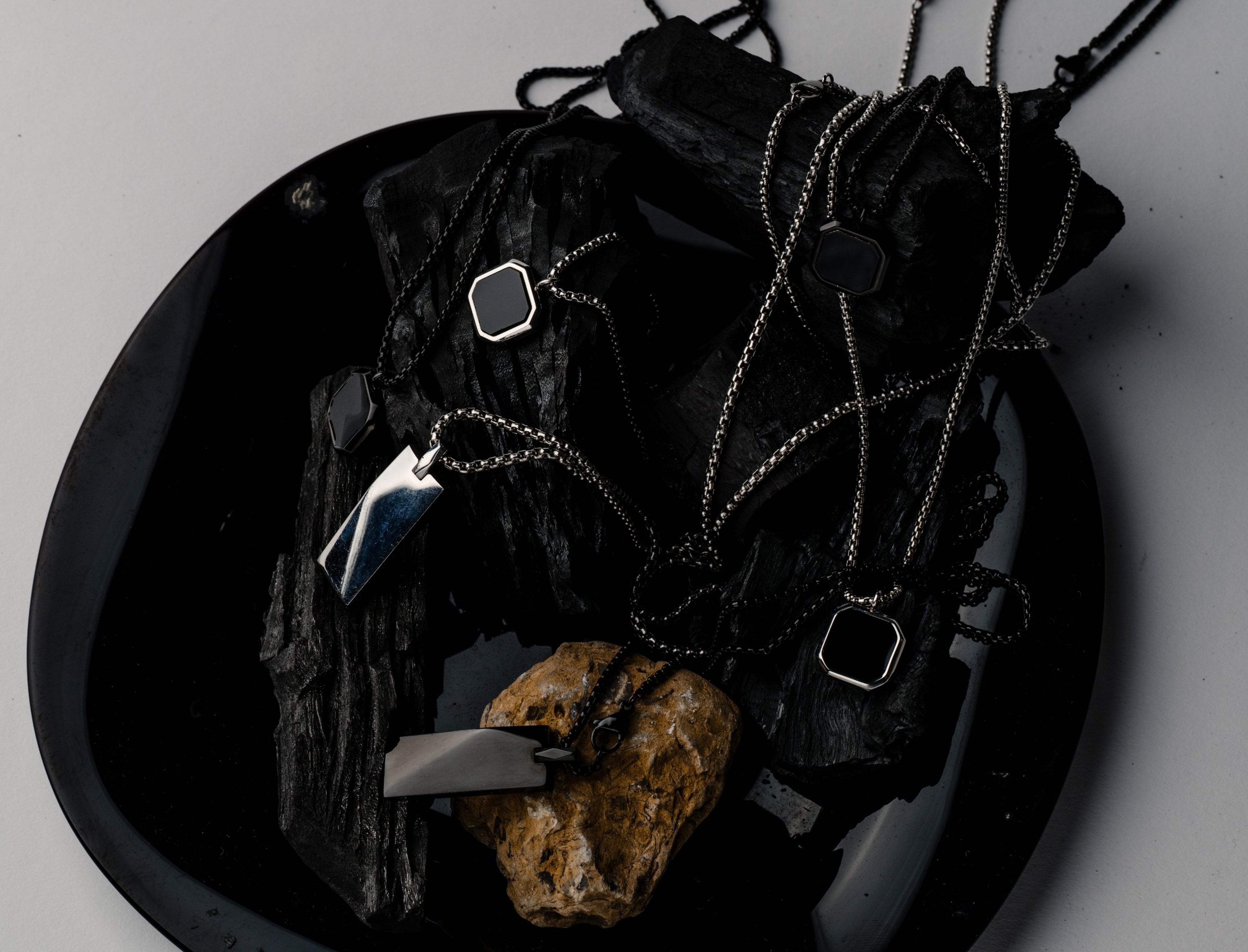 Foto de diferentes collares inteligentes de la marca soci. 